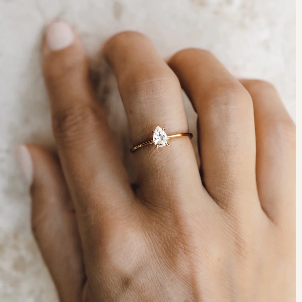 Linjer Pear Shaped Ring White Topaz - Brand New - size 7